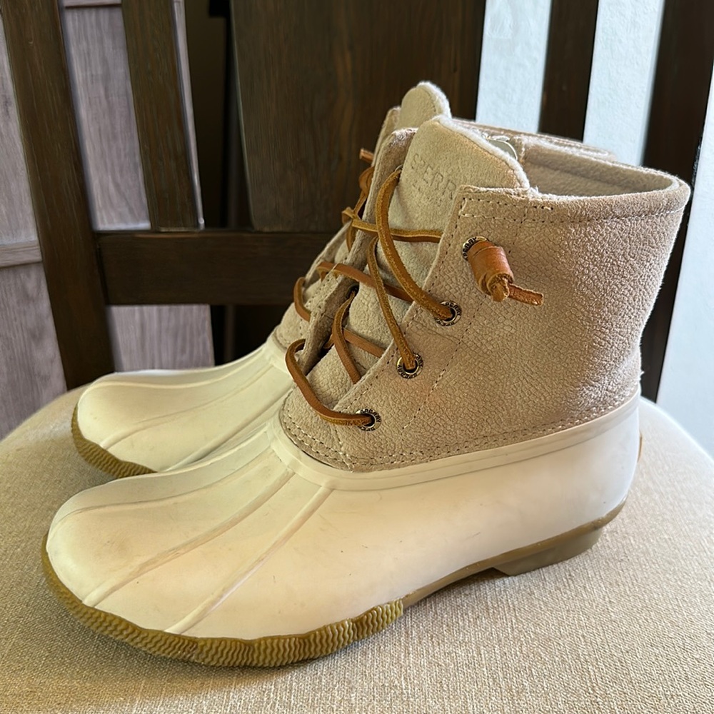 Sperry Women’s Saltwater Duck Boots Ivory Serpent Leather Tan Size 6